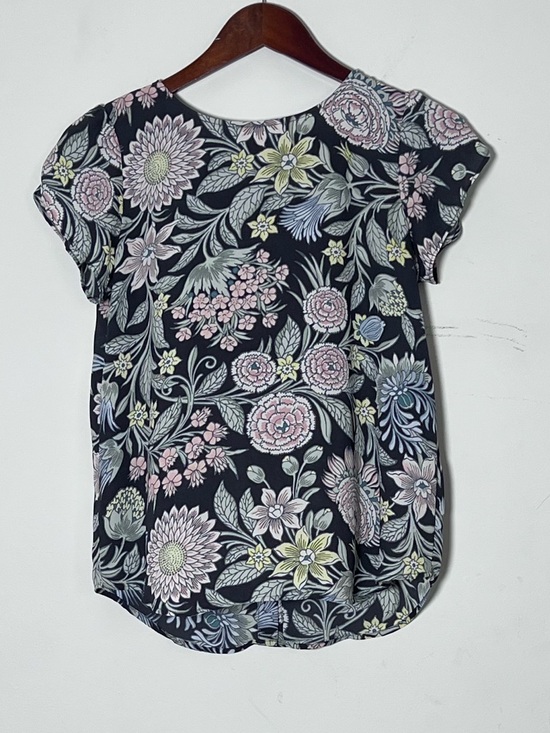 LOFT Tops - Loft Women’s Short Cap Sleeve Button Back Top Blouse Charcoal Gray Pink